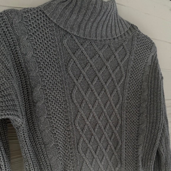 🩶 Hollister Cable Knit Sweater Dress | Size Small | Light Grey - Picture 4 of 7